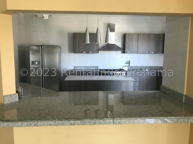 Stunning Beachfront Apartment with Panoramic Views